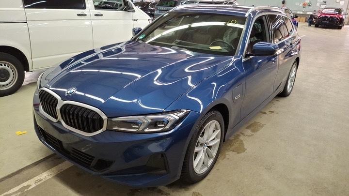 BMW 330e xDrive Luxury Line Widescreen ACC AHK