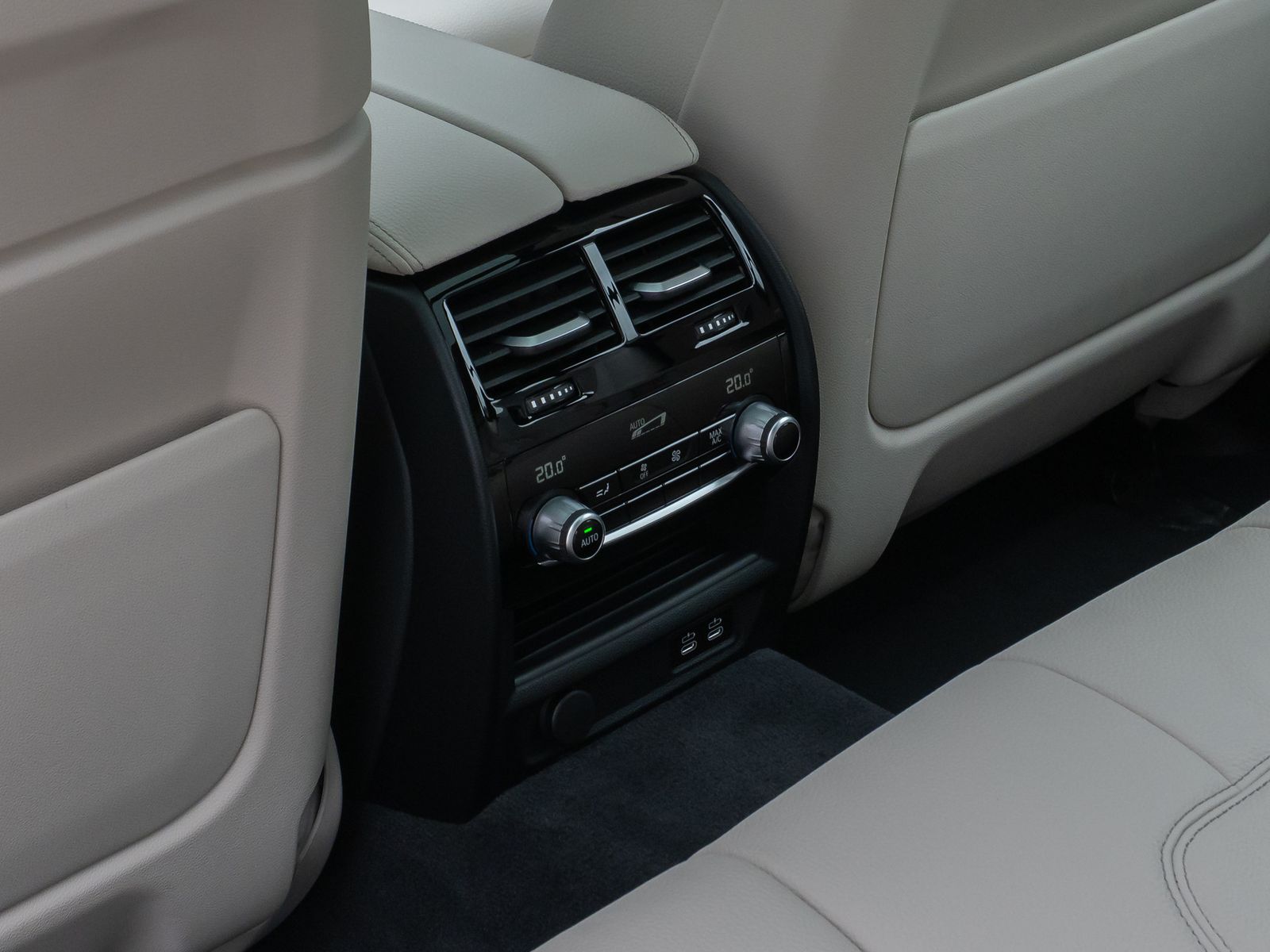 Fahrzeugabbildung BMW 520d  xD Luxury Line Panorama Kamera DAB H/K AHK