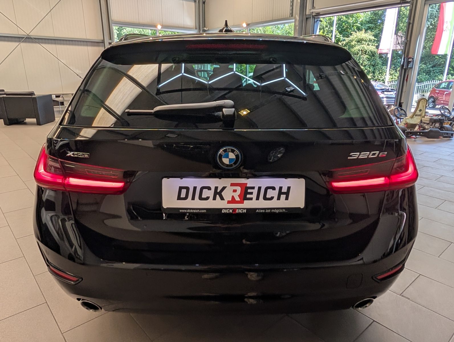 Fahrzeugabbildung BMW 320 e xDrive Sport Line Schadow Pano Laser Navi