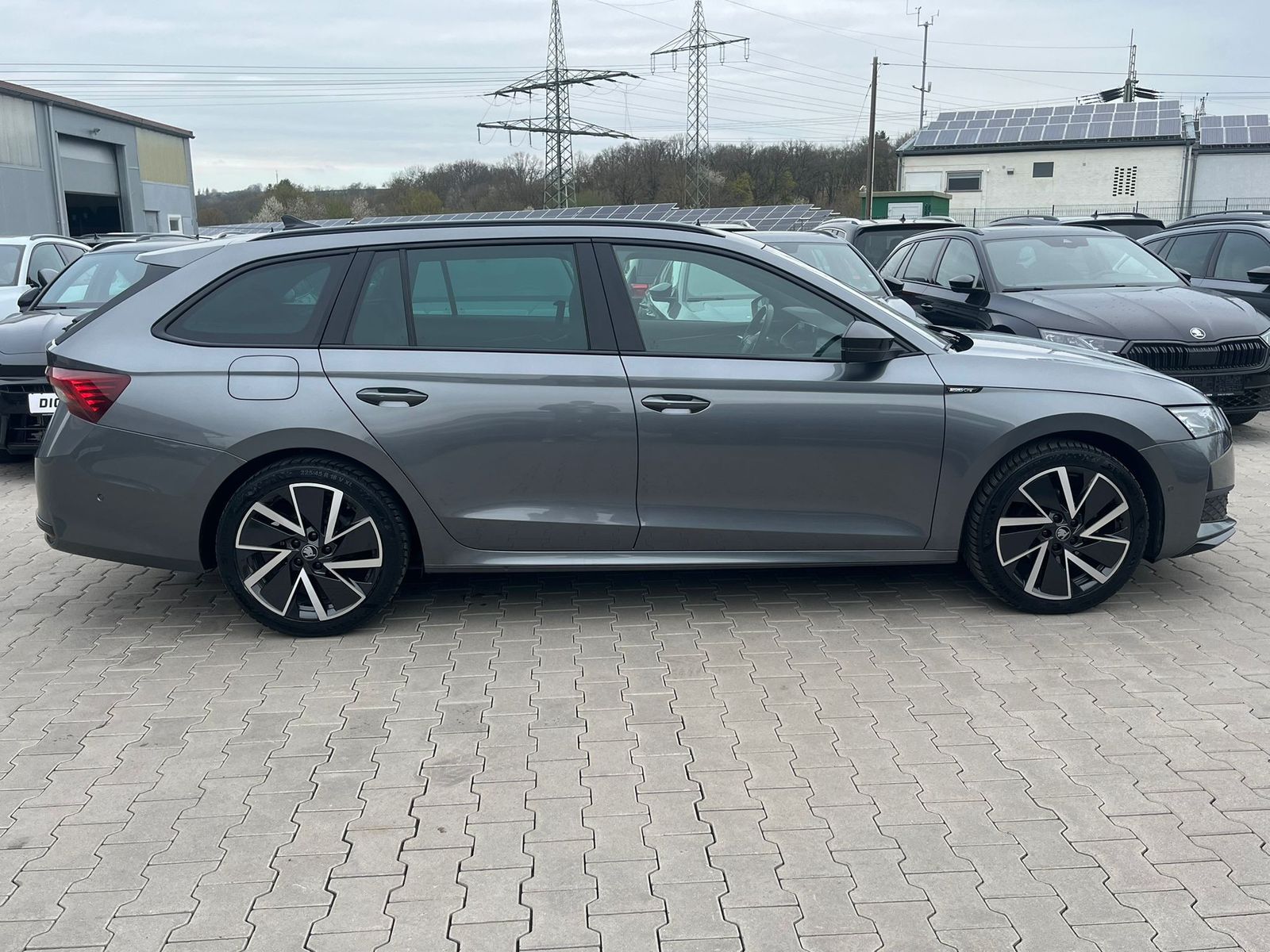 Fahrzeugabbildung SKODA Octavia 2.0 TDI Sportline DSG MATRIX*WINTER*5J.G