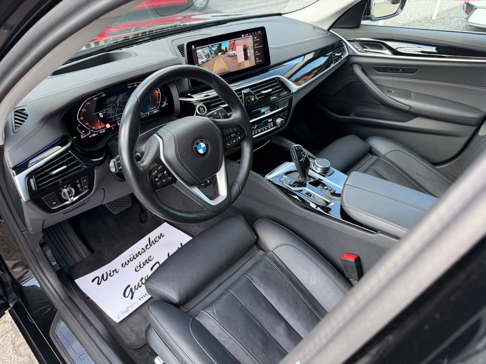 Fahrzeugabbildung BMW 520d Touring xDrive Luxury Line LASER PANO HUD