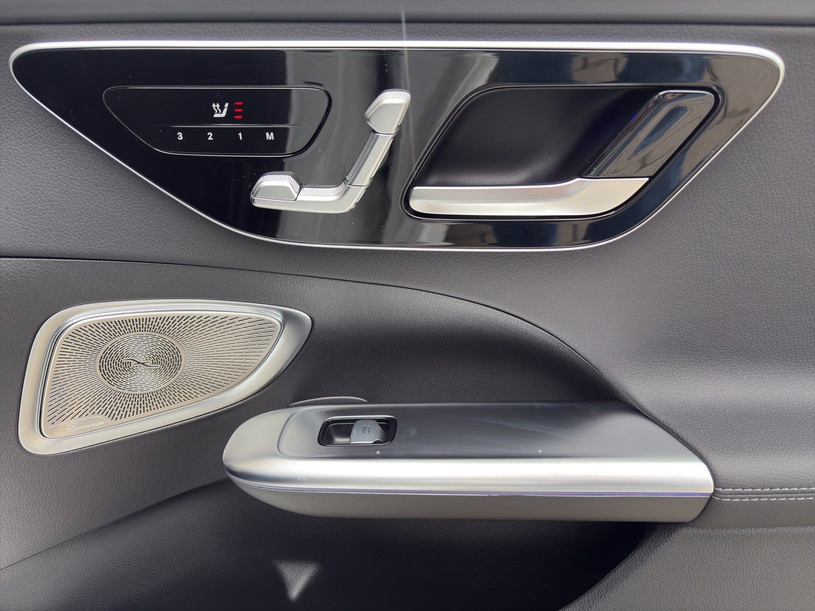 Fahrzeugabbildung Mercedes-Benz C 300 d T AMG Head-Up DIGITAL Burmester 360° PSD