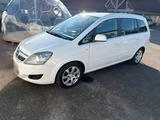 Opel zafira 2012 model 1.7 - Opel Zafira: Kleinwagen