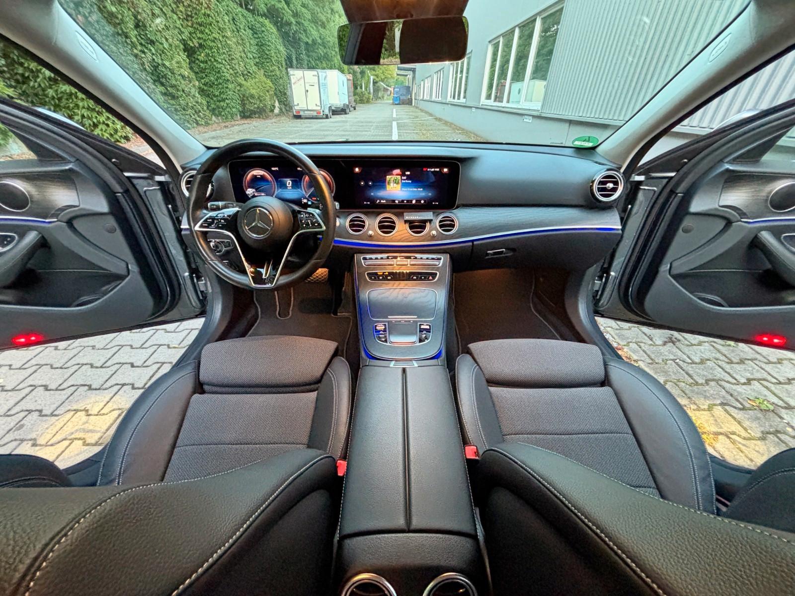 Mercedes-Benz E 220 d 4MATIC T Aut.  AHK MBUX P.ASS LED 360°