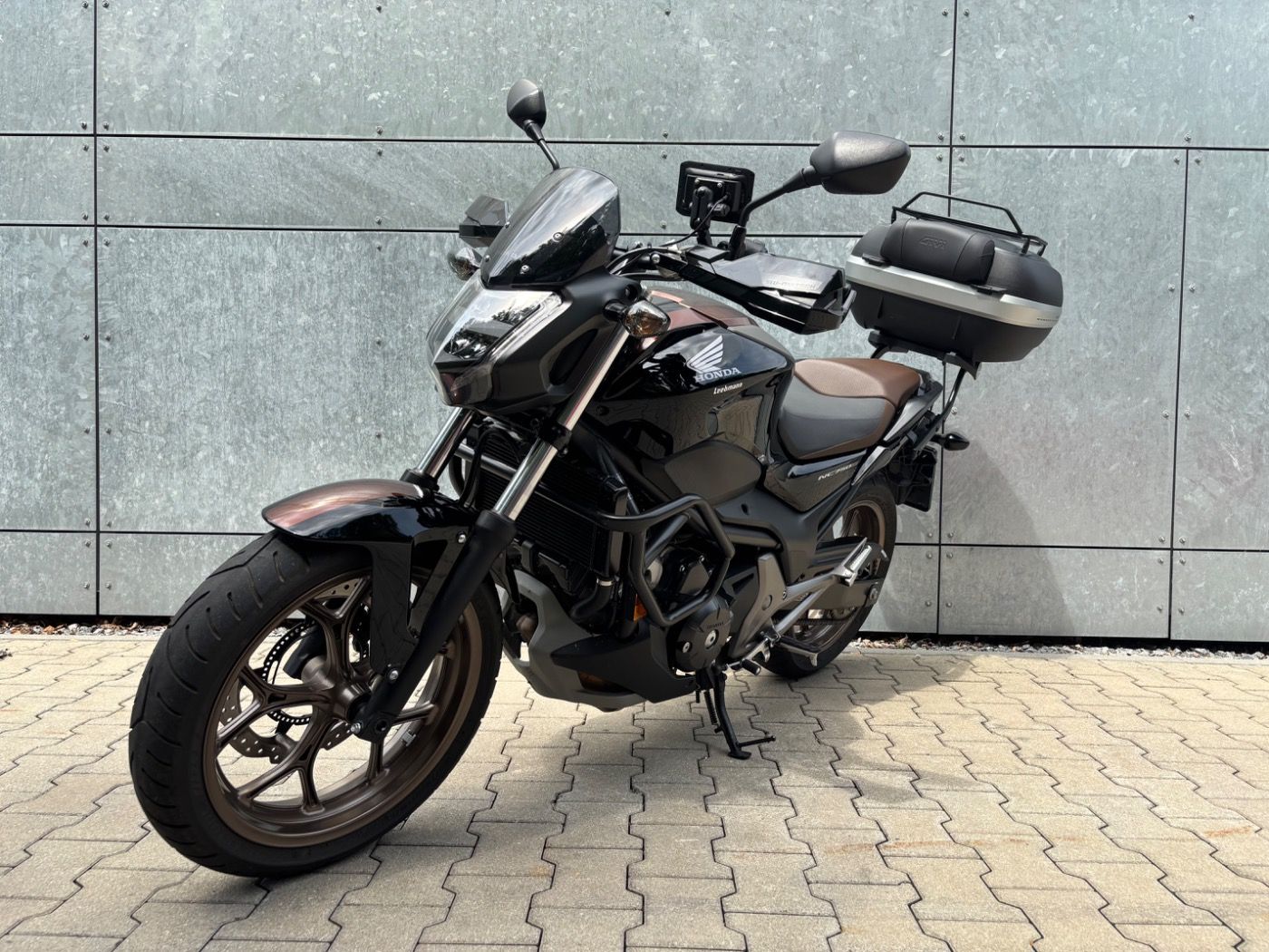 Fahrzeugabbildung Honda NC 750 S ABS mit Tieferlegung Leo Vince Auspuff