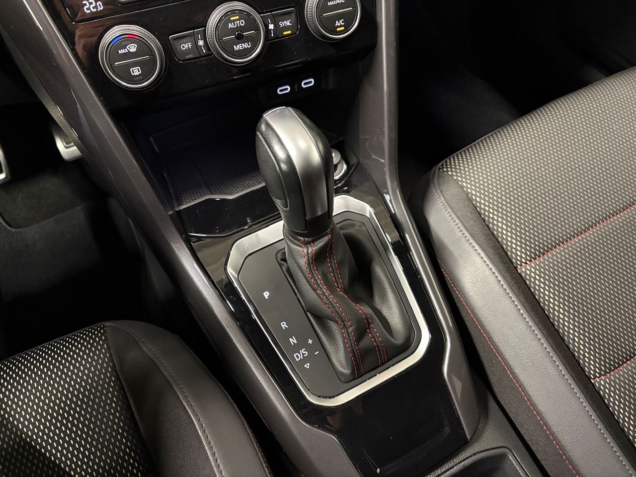 T-Roc Sport 1.5 TSI DSG AHK NAVI ACC RFK SHZ