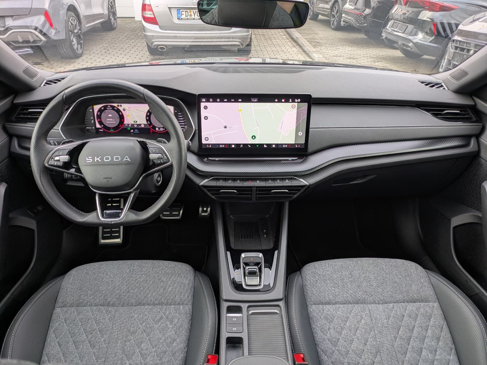 Fahrzeugabbildung SKODA Octavia 1.5 DSG Sportline PANO*MATRIX*AHK*5J.GAR