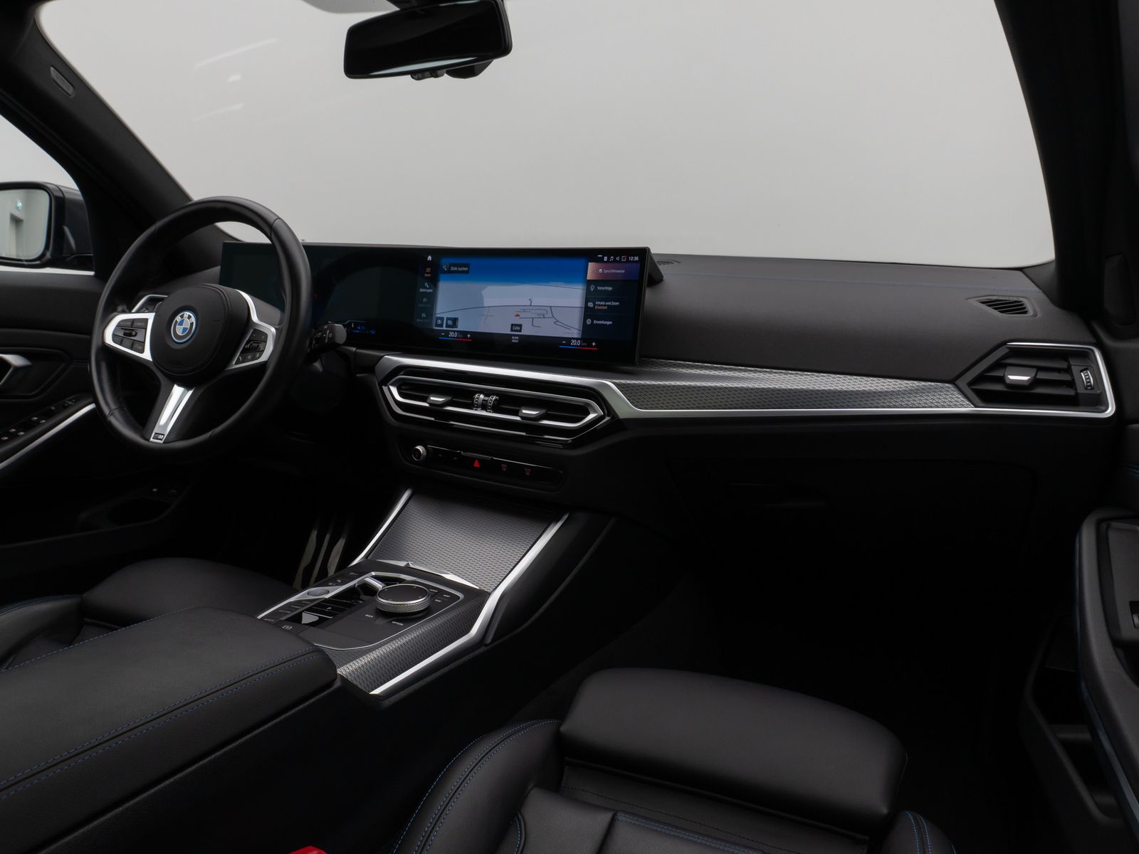 Fahrzeugabbildung BMW 330e xD M Sport Kamera DAB HiFi Komfort Panorama