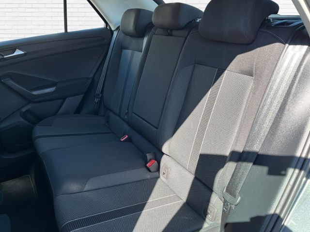Fahrzeugabbildung Volkswagen T-ROC Life 1.5 TSI DSG KLIMA LED NAVI ALU
