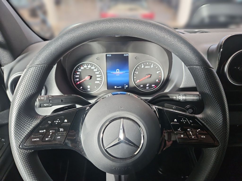 Fahrzeugabbildung Mercedes-Benz Sprinter 319 CDI Kasten L2H2 4x4 Schwingsitz LED