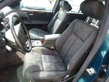 Mercedes E 230 - 8
