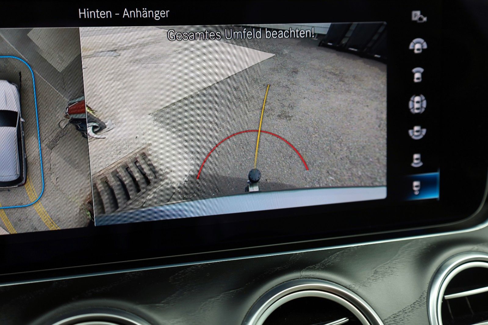 Fahrzeugabbildung Mercedes-Benz E 300de 4M T Avantgarde Leder,Navi,LED,PanoDach