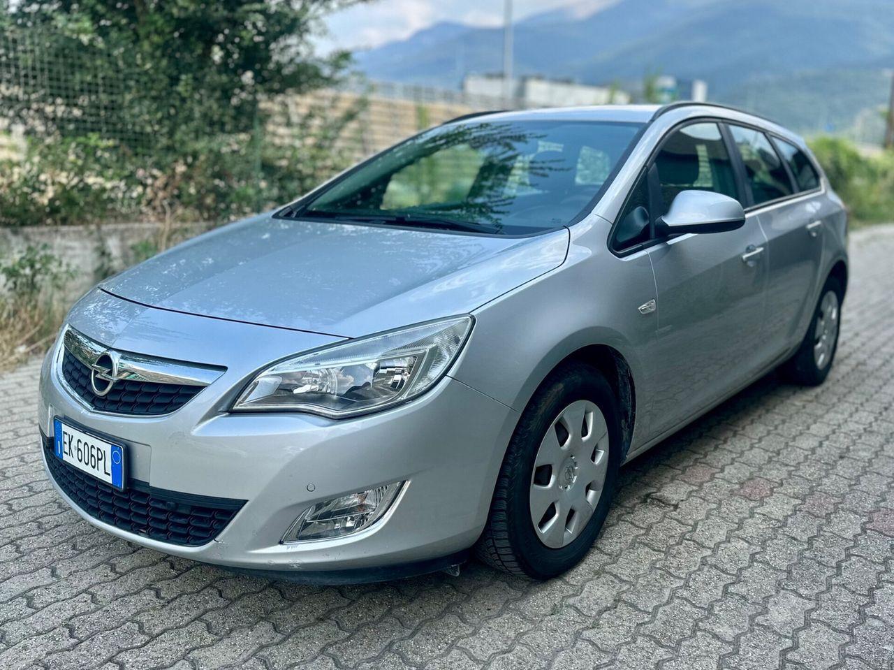 Opel Astra, 2011