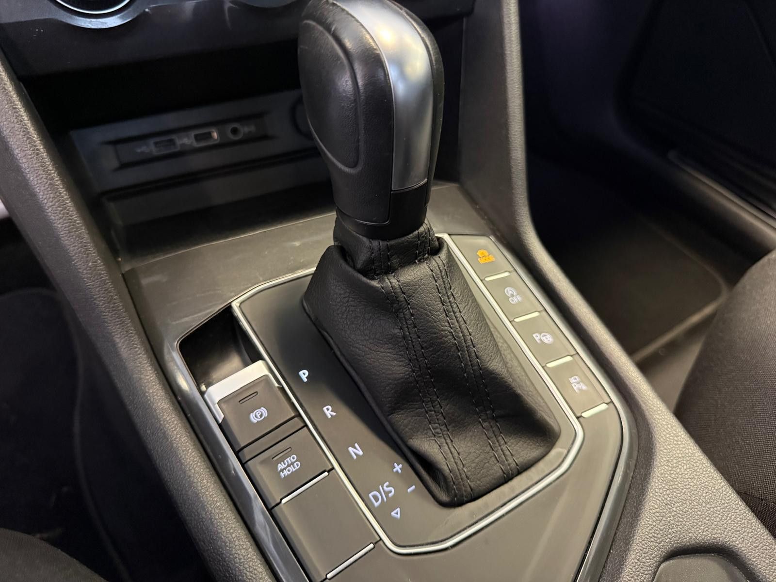 Fahrzeugabbildung Volkswagen Tiguan Allspace IQ.DRIVE/1. Hand / Navi /Digital