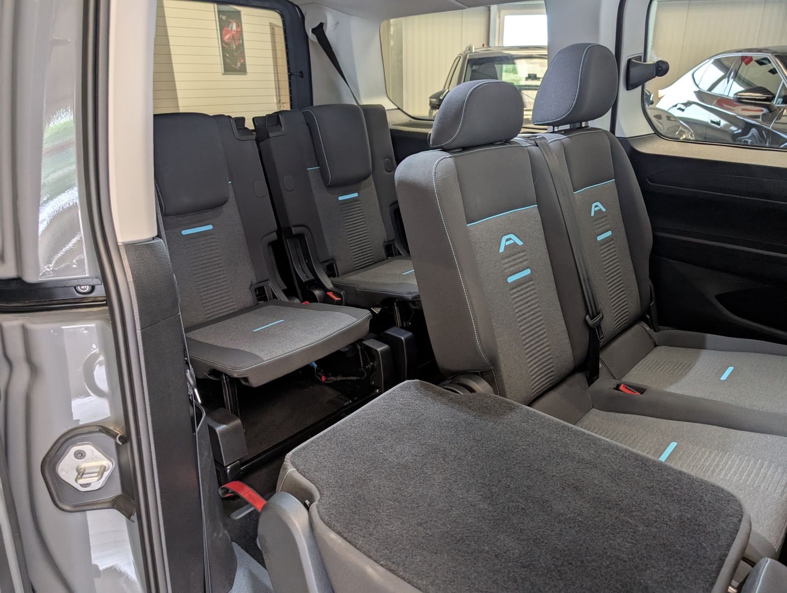 Fahrzeugabbildung Ford Grand Tourneo L2 Active 7-Sitz Bi-LED Pano AHK
