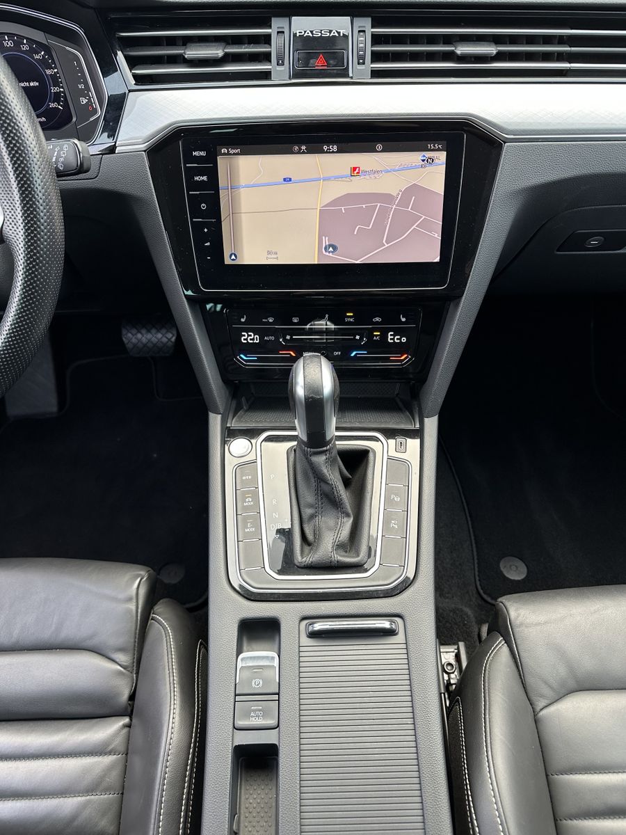 Fahrzeugabbildung Volkswagen Passat Variant GTE R-Line NAV+IQ-LIGHT+AHK+360°
