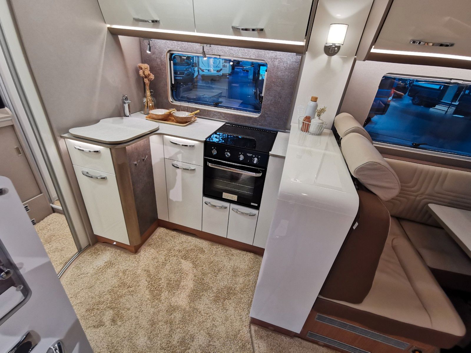 Fahrzeugabbildung Bürstner Lyseo Gallery TD 689 G SPAREN SIE € 62.159!