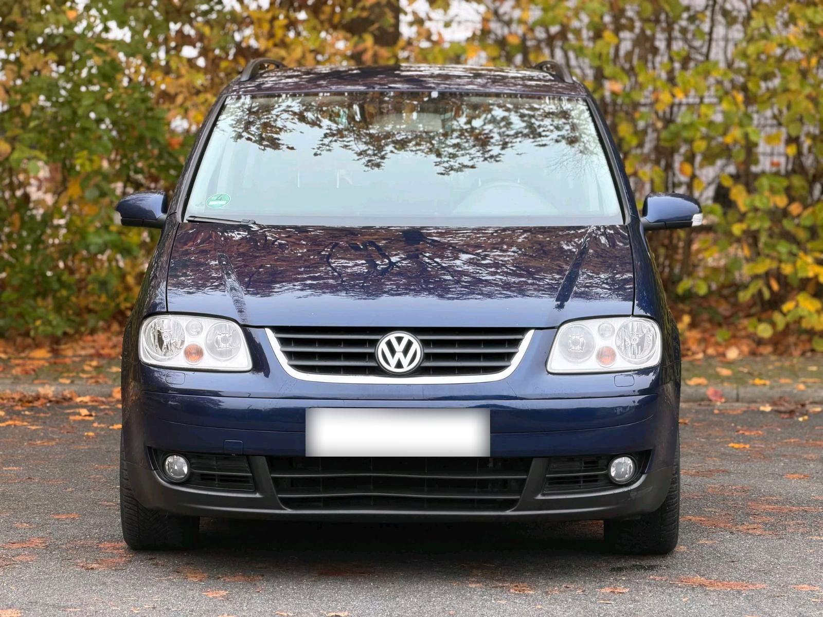 Volkswagen Touran 2006 — rear view