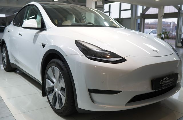 Tesla Model Y Long Range AWD* innen weiß* Mwst.ausweis