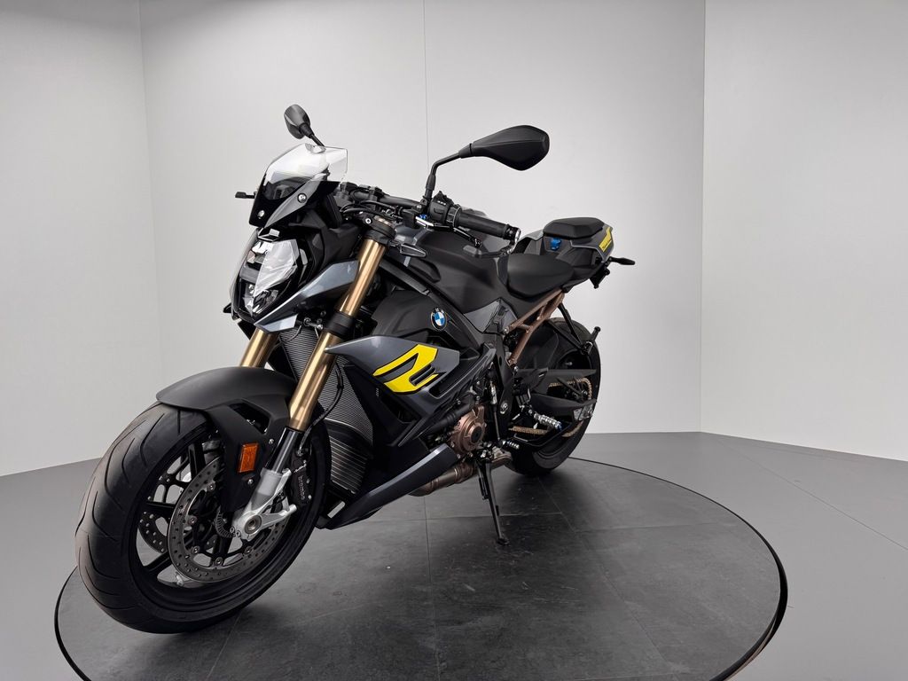 Fahrzeugabbildung BMW S 1000 R *NEUWERTIG *KAUM KILOMETER