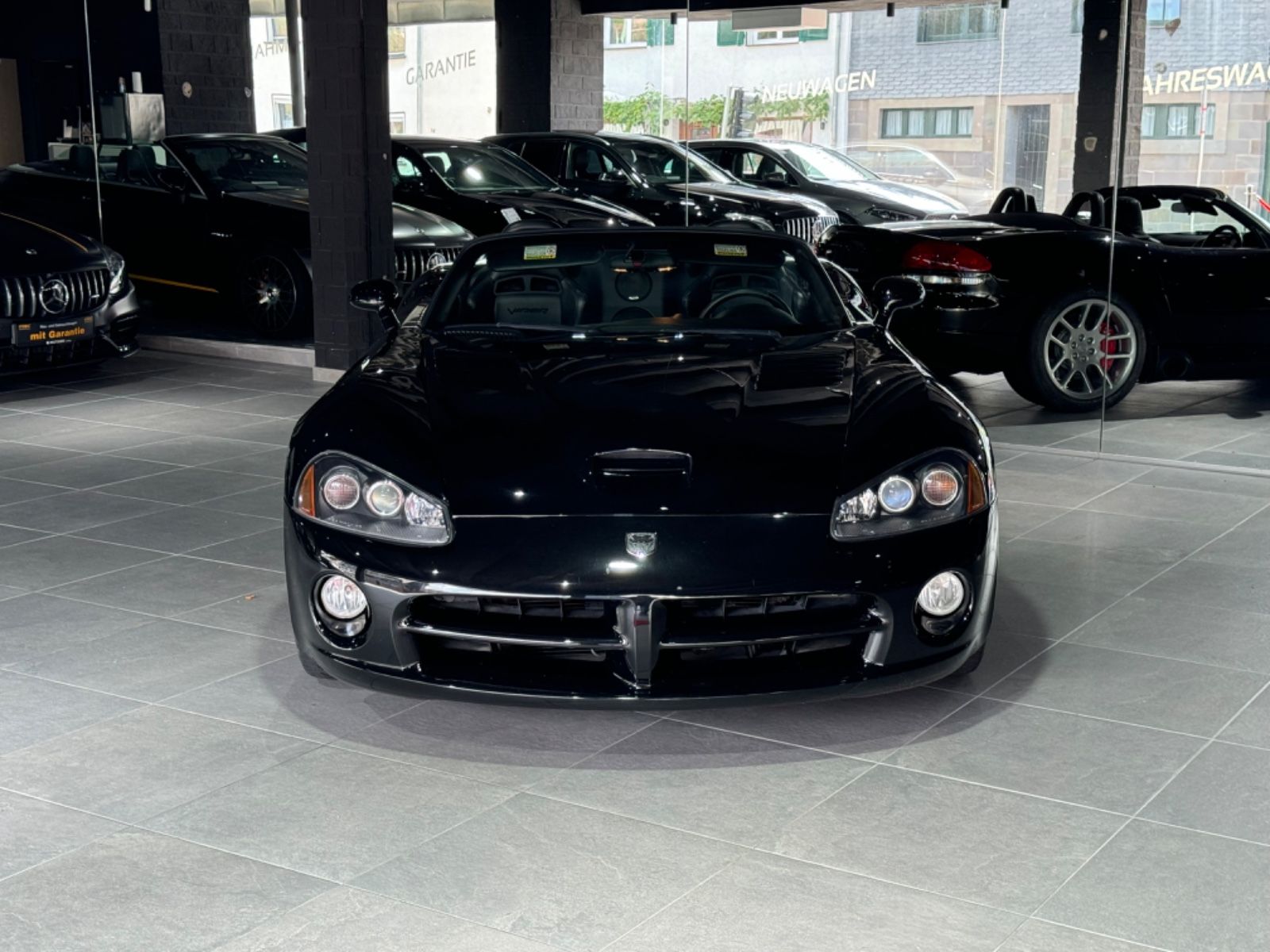Fahrzeugabbildung Dodge Viper SRT-10 8,3L /SIDEPIPES/EU-AUSFÜHRUNG/