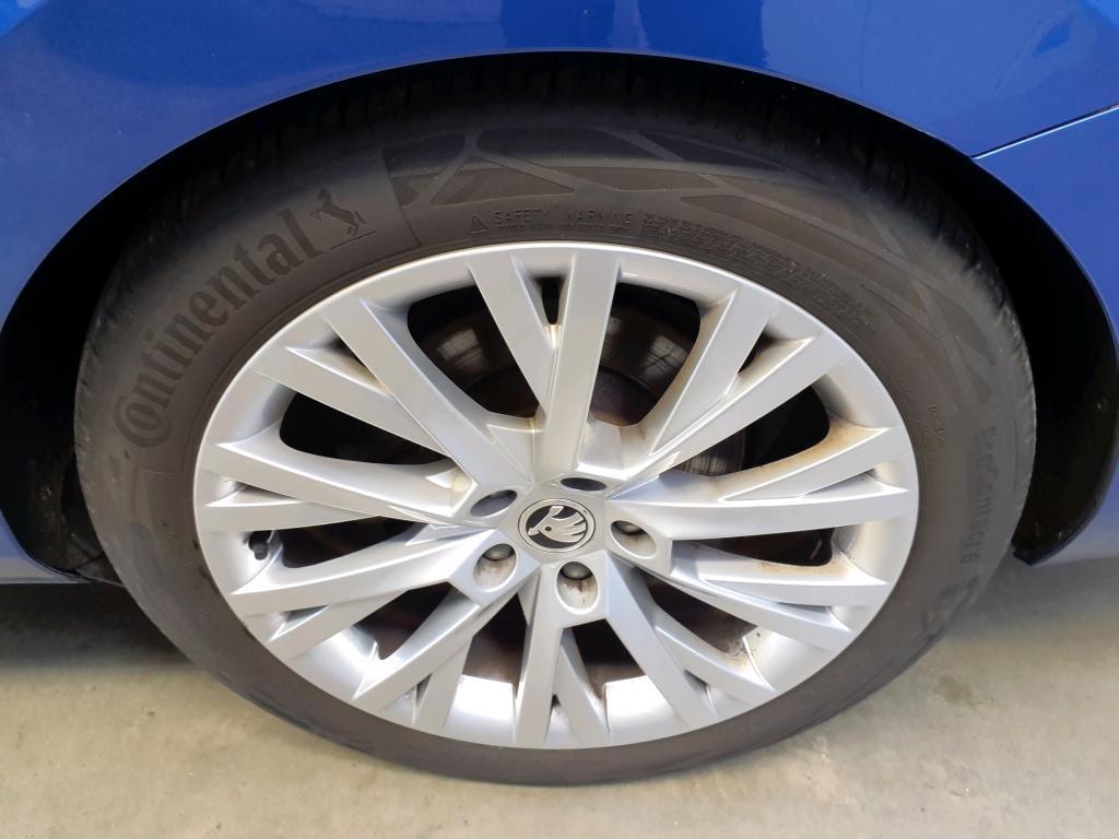 Skoda Superb 2023 г. Синий, пробег 49982 км