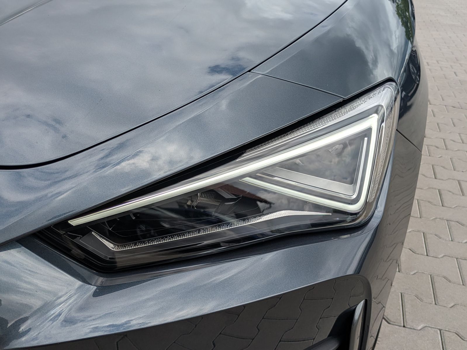 Fahrzeugabbildung CUPRA Leon 1.5 eTSI DSG MATRIX-LED*ACC*APP*KAMERA*18"