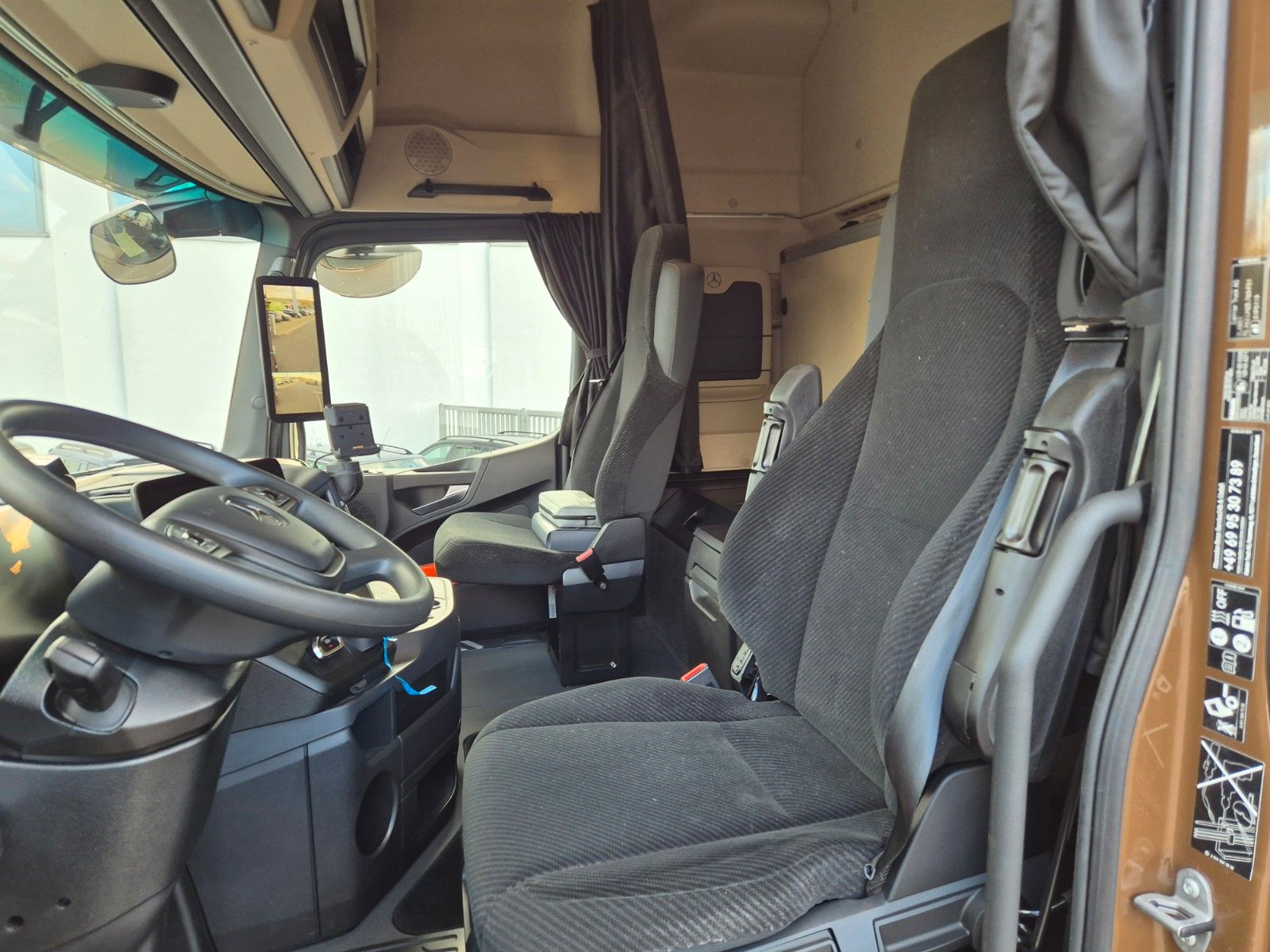 Fahrzeugabbildung Mercedes-Benz Actros 1848 LS Öl-Retarder Standklima BigSpace