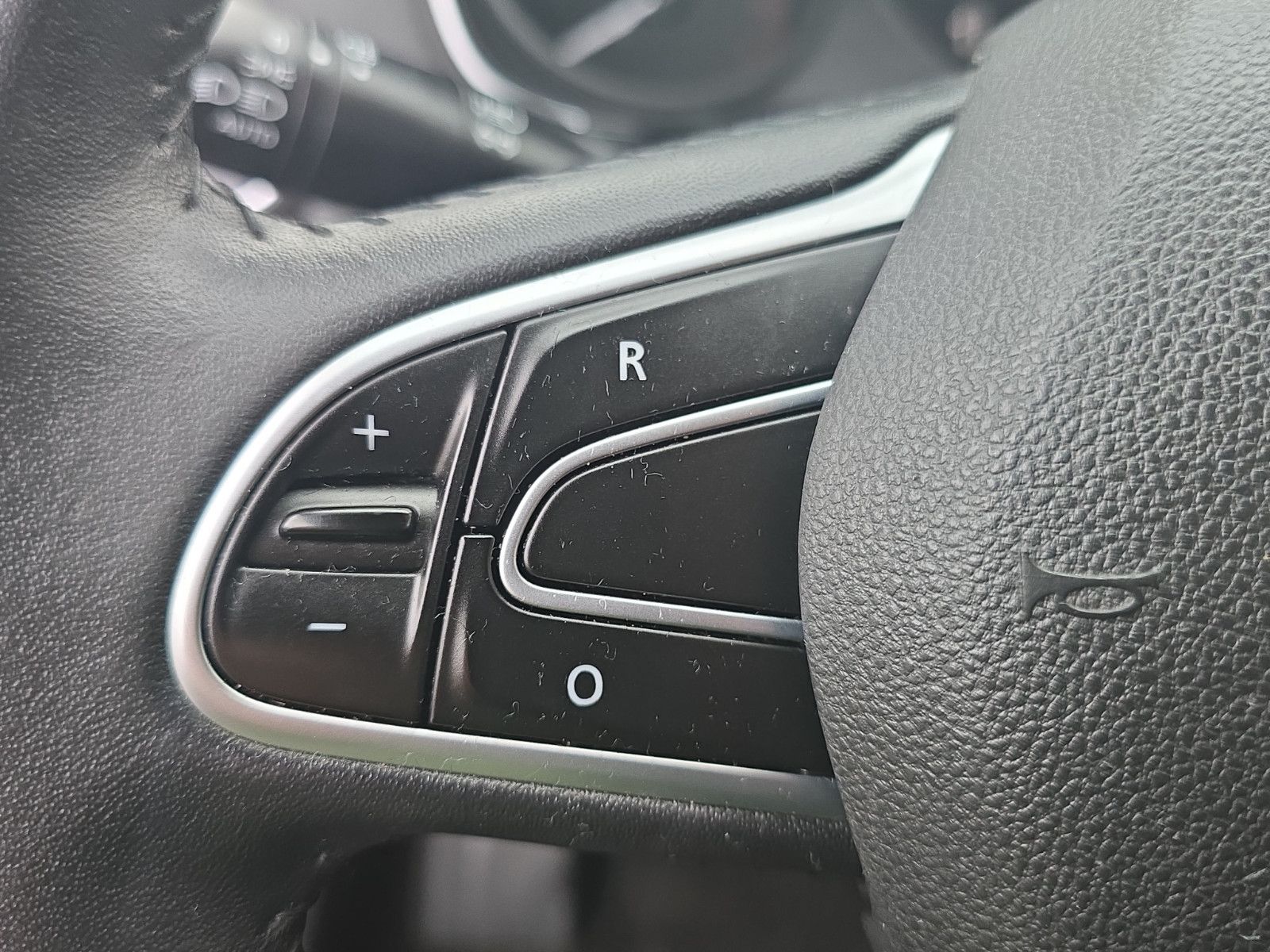 Fahrzeugabbildung Renault Megane IV Play NAVI+PDC+SHZ AUS 1.HAND
