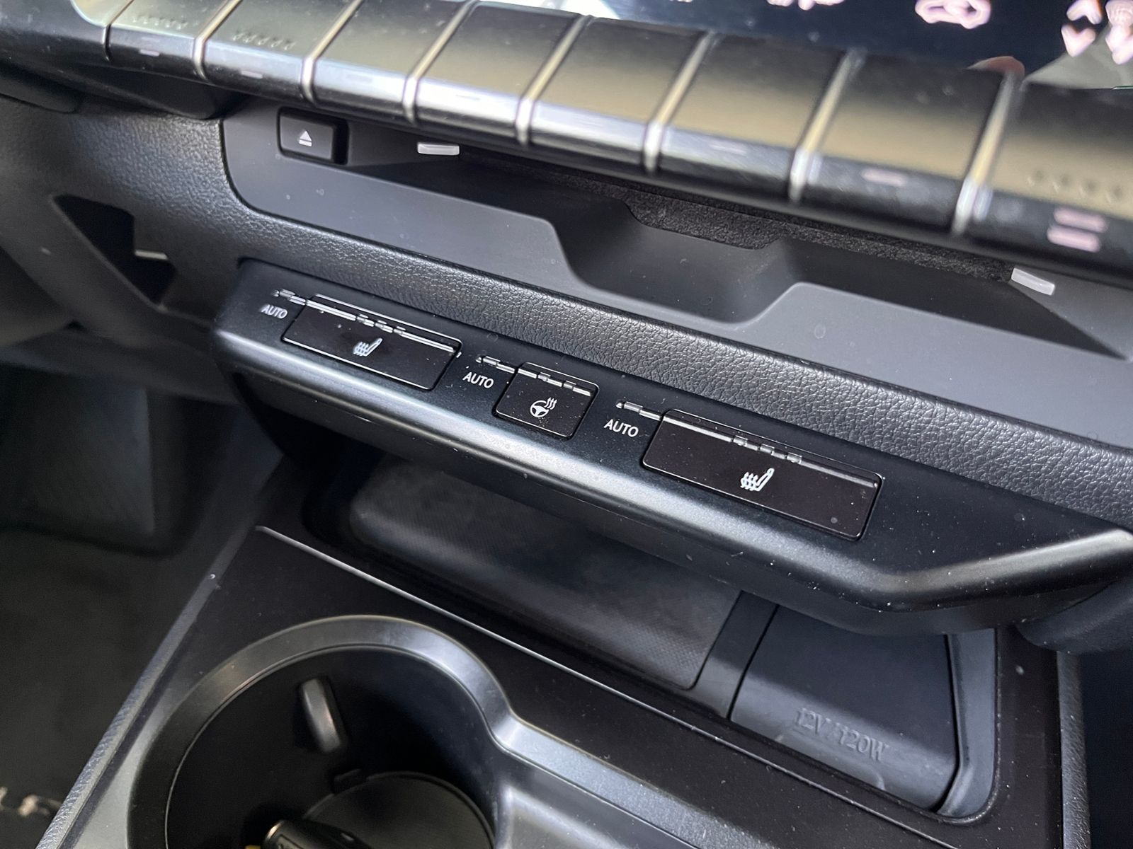 Fahrzeugabbildung Lexus UX 250 h Style Edition Full Link RFK KLIMA LED
