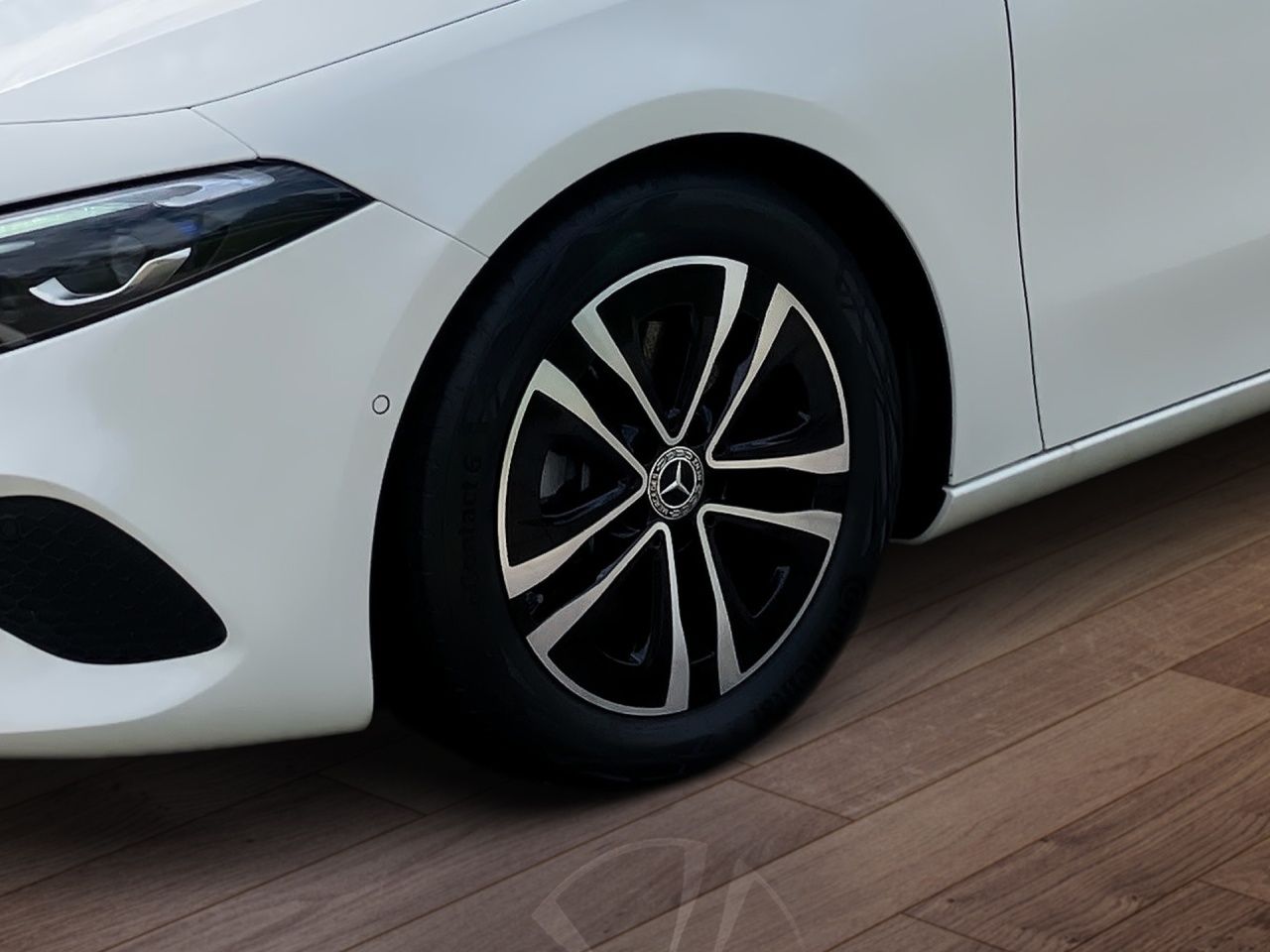 Fahrzeugabbildung Mercedes-Benz A 220 4M ALLRAD+AHK+DISTRONIC+MULTIB+LHZG+360°++