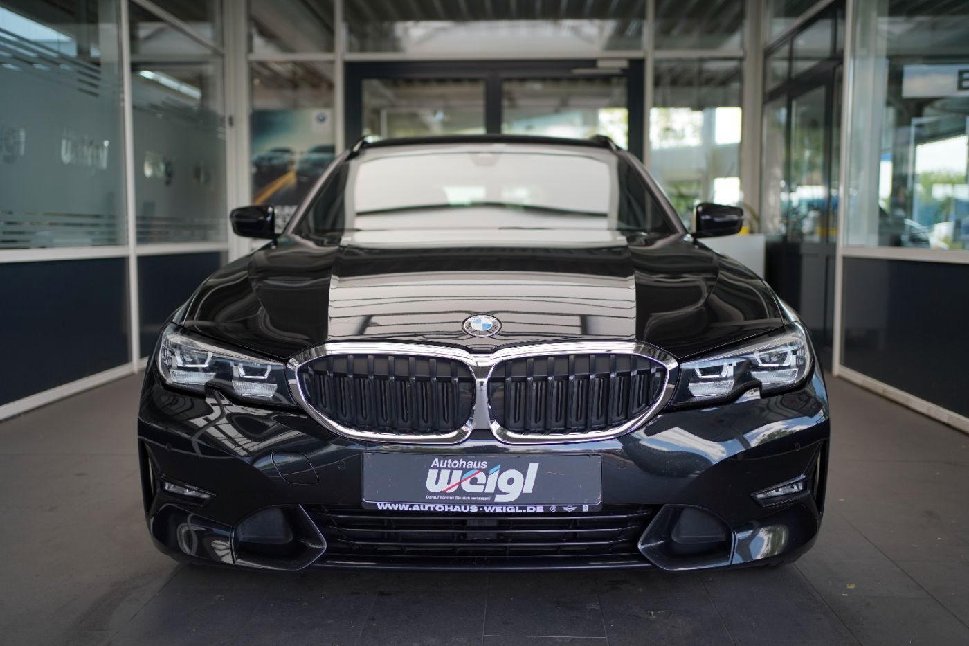 BMW 320i Sport Line ParkAssis+Komfortzug+Sitzheiz.F& foto 3