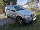 Mercedes-Benz ML 320 - sehr gut gepflegt und wenig Kilometer  - Mercedes-Benz ML 320 aus 2001
