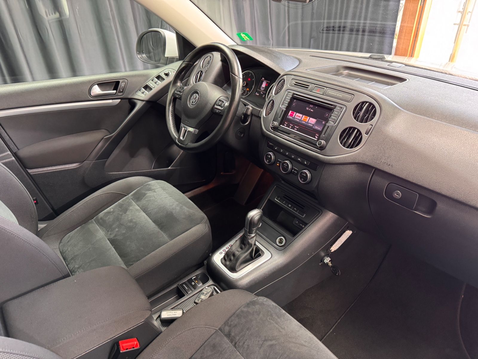 Fahrzeugabbildung Volkswagen Tiguan Sport & Style BMT 4Motion|R-LINE|DSG|NAVI