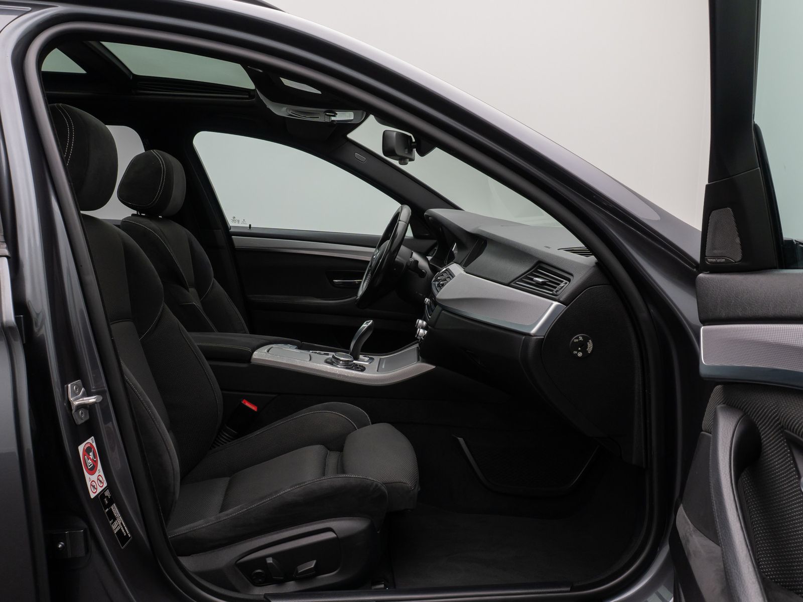 Fahrzeugabbildung BMW 530d M Sport Kamera H/K Alarm HUD Panorama AHK
