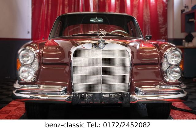 Mercedes-Benz W111 250SEb