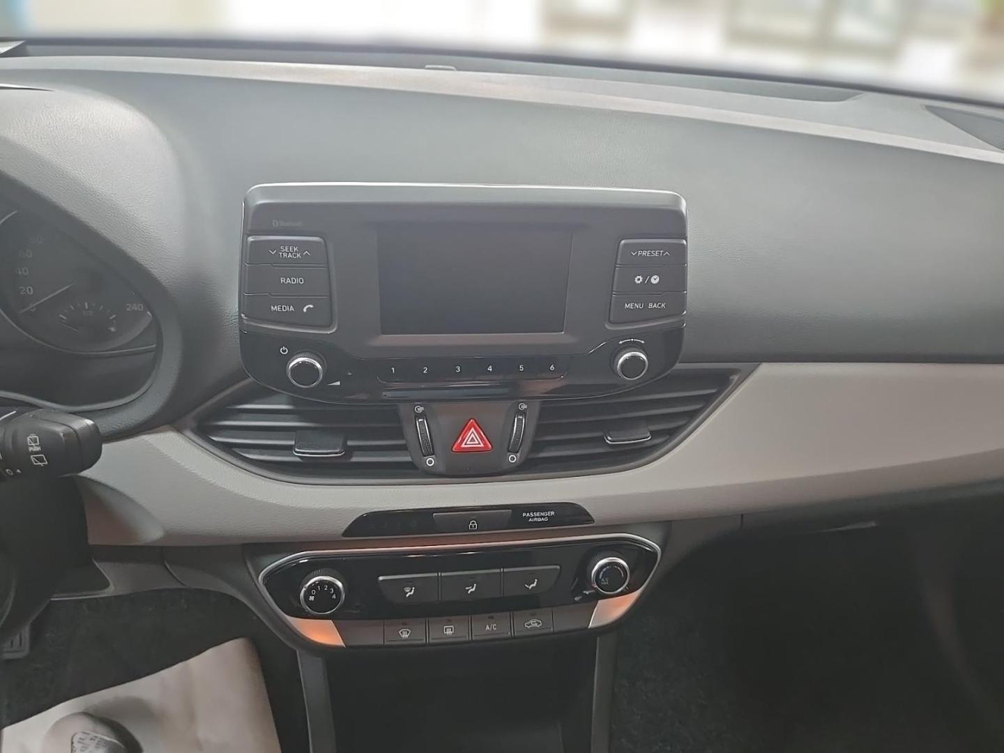 Hyundai i30 Trend AUTOMATIK +EINPARKHILFE+KLIMA