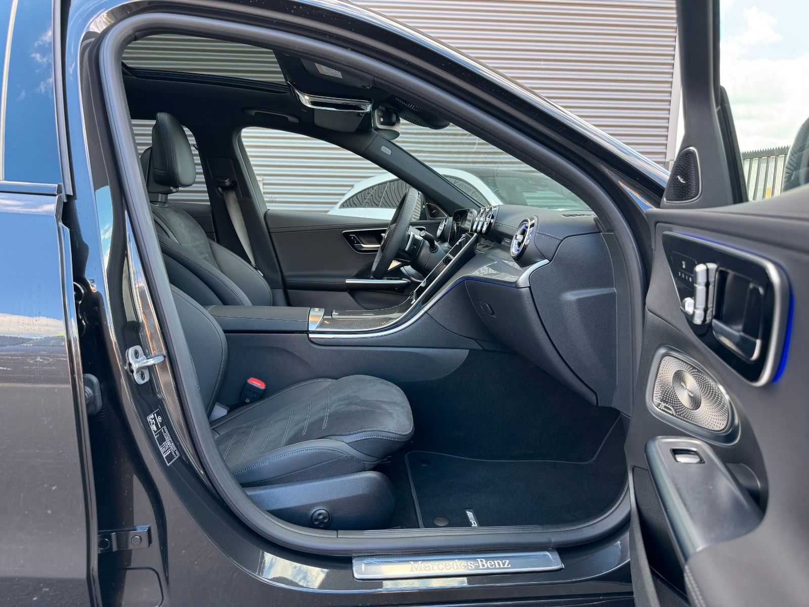 Fahrzeugabbildung Mercedes-Benz C 220 d T AMG Burm+AHK+Pano+360°+Distr+Memory