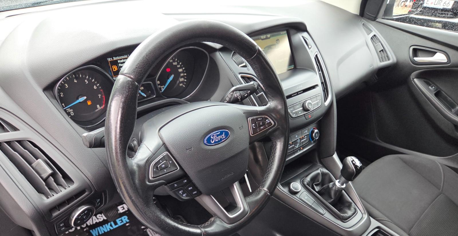 Ford Focus 2015 — photo 14