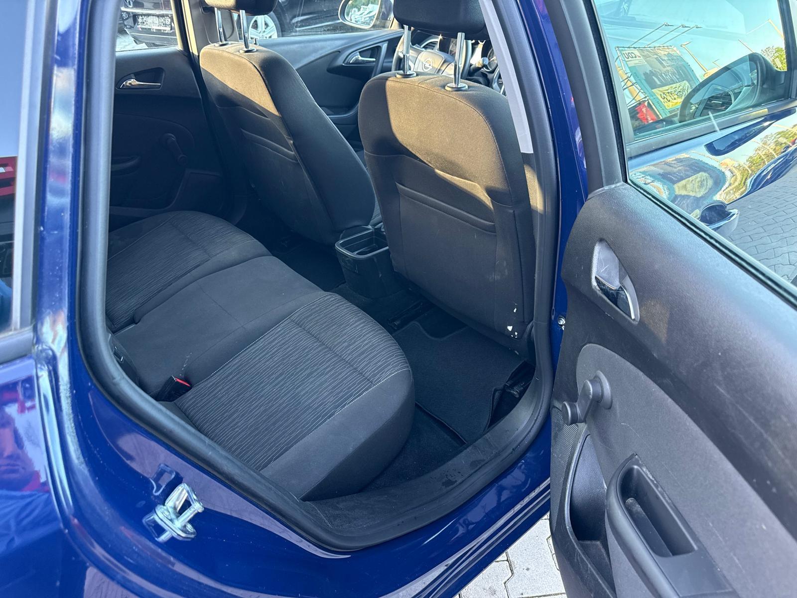 Opel Astra 2015 — photo 10