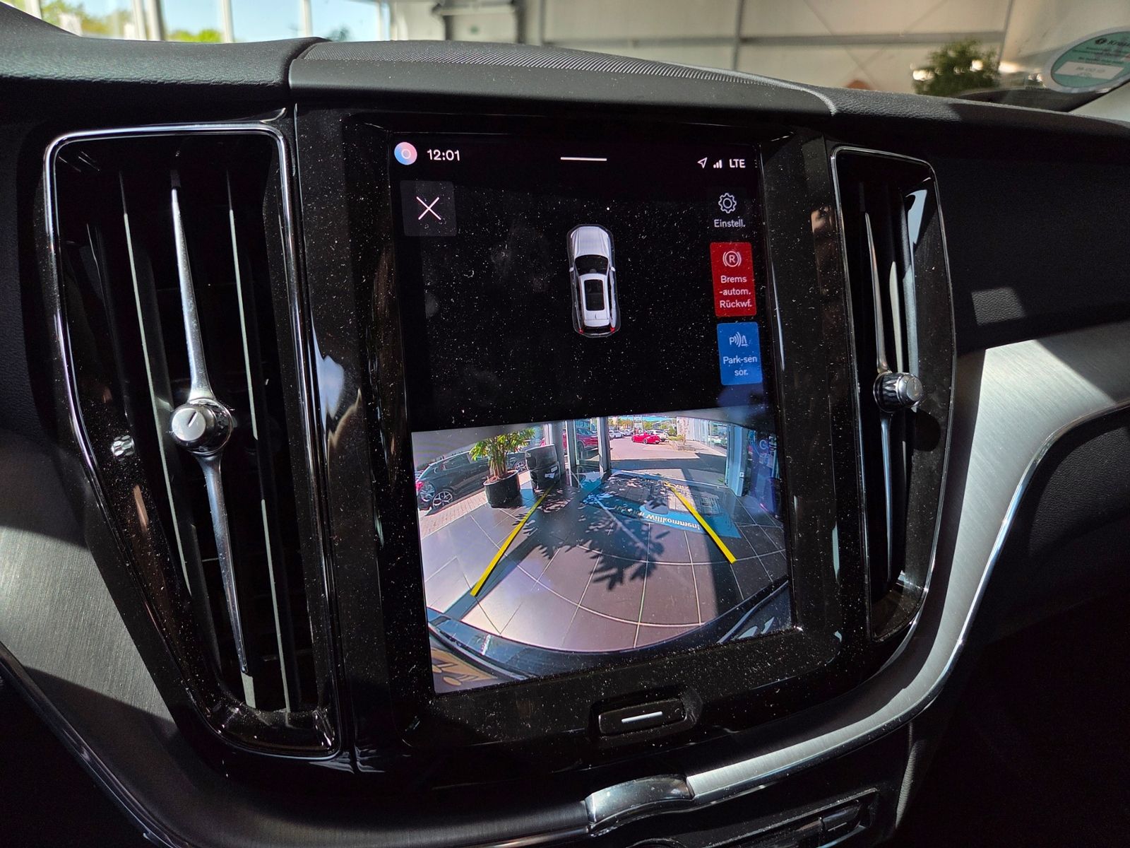 Fahrzeugabbildung Volvo XC60 Momentum 2WD RFK LED ALU