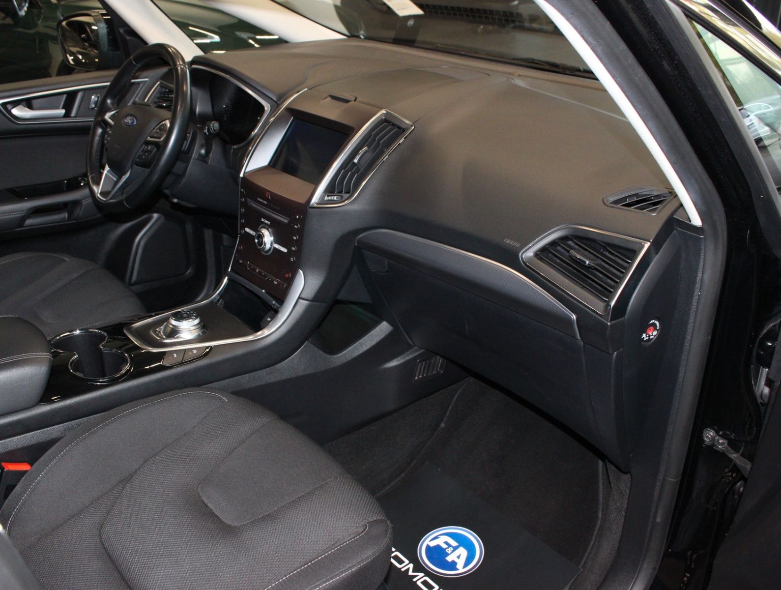 Fahrzeugabbildung Ford S-Max 2,0 EcoBlue *Tinanium