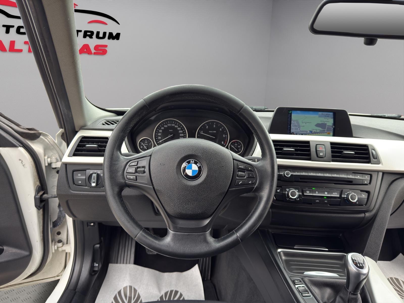 BMW 318 2014 — photo 18