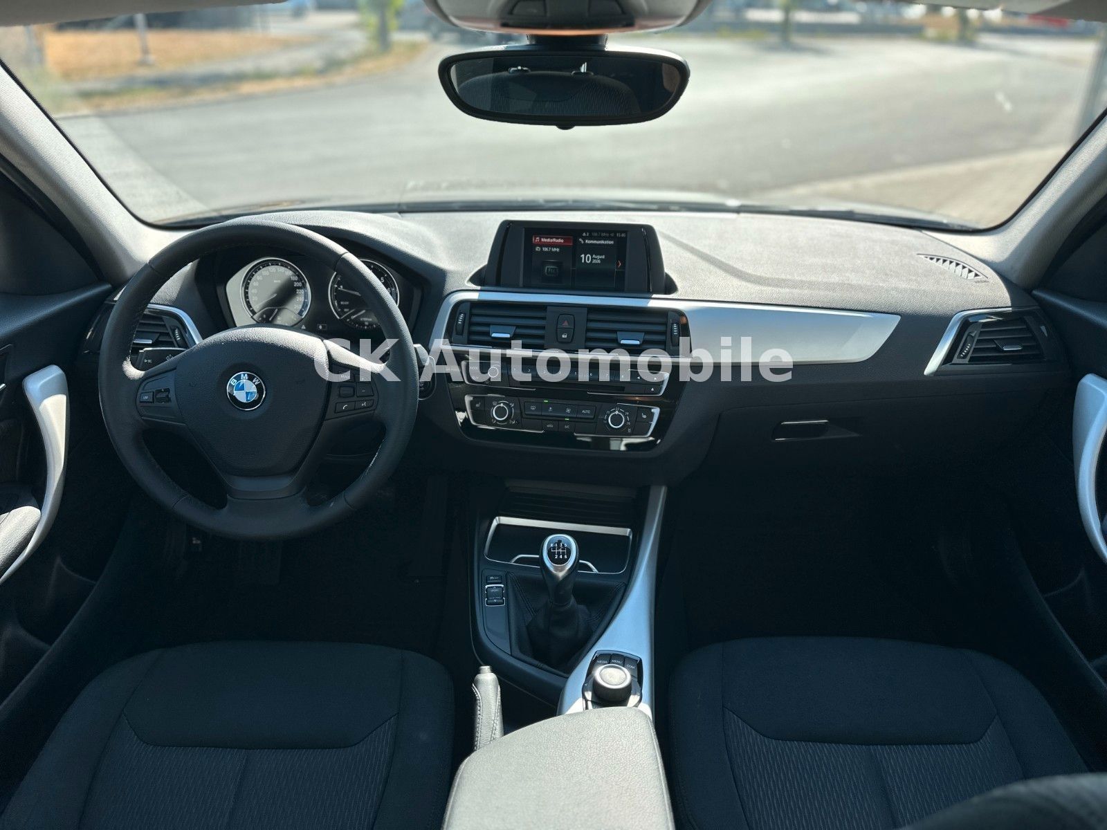 Fahrzeugabbildung BMW 118i Lim. 5-trg. /Klimaautomatik/SHZ/PDC