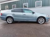 Volkswagen Passat Lim. Highline+1.8TSIAutomatik+Navi+PDCV/H - Volkswagen Passat: 1.8