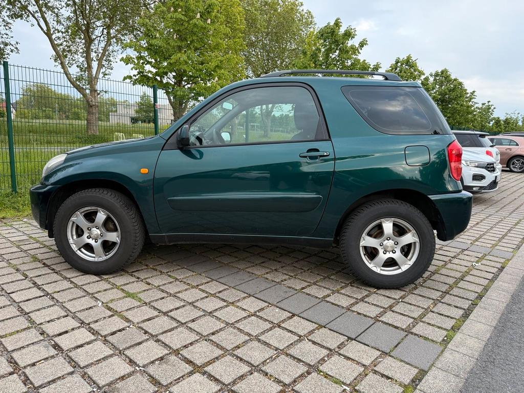 Toyota rav4   4x2.  1,8   2002 BJ