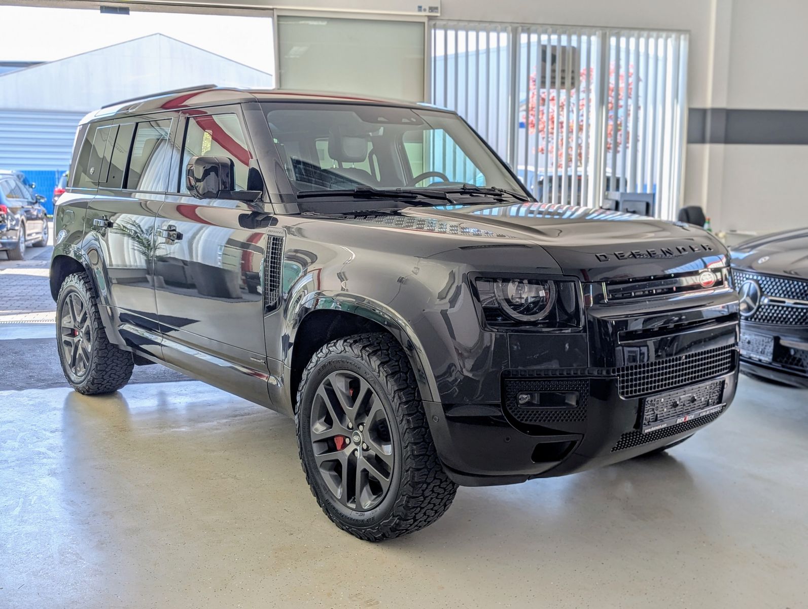 Vehicle image Land Rover Defender 110 D300 X BLACK AHK MATRIX 130.000 RRP