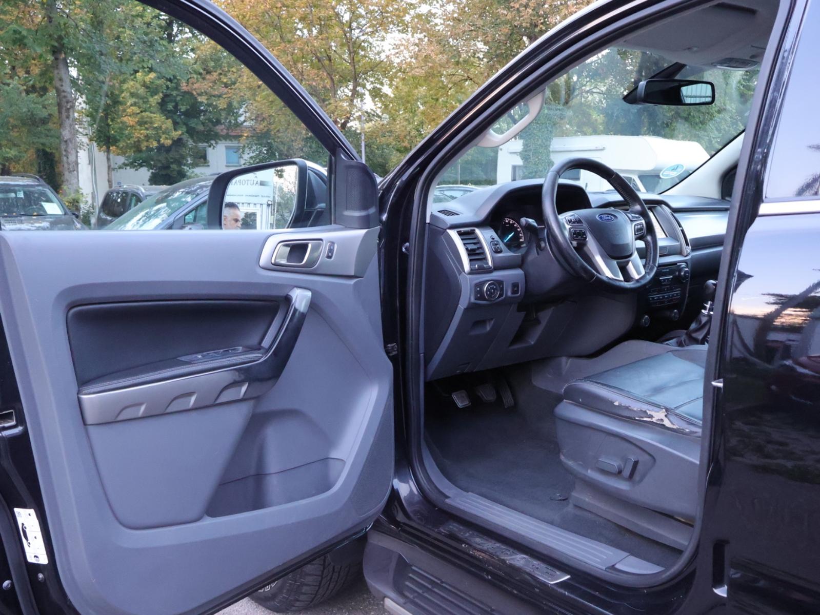 Ford Ranger Limited Double Cab 3.2 TDCi 5 cyl. 200 ch BVM 4x4 / Cuir / Caméra de recul / Pack Off-Road / Attelage 3,5 t