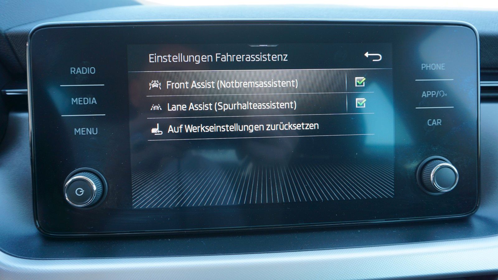 Fahrzeugabbildung SKODA Scala Ambition, Kamera, Navi, CarPlay, AHK