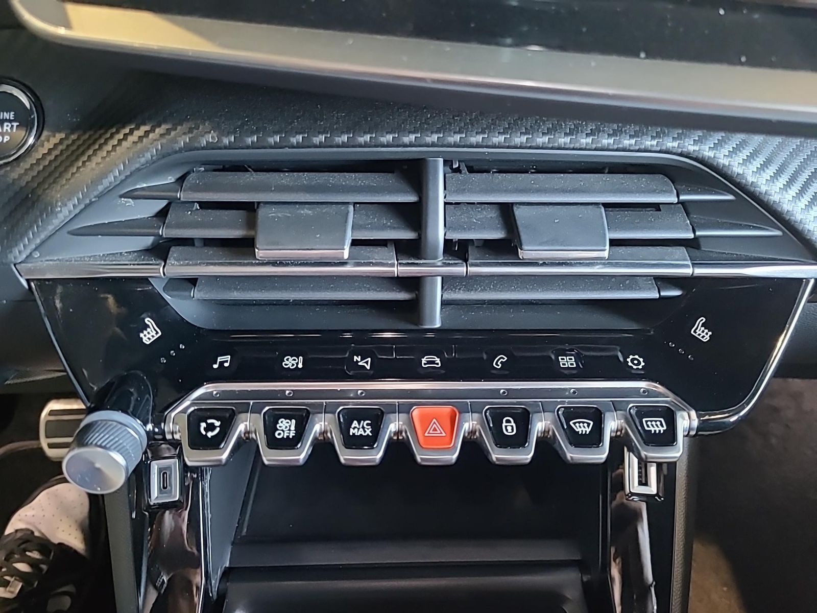 Fahrzeugabbildung Peugeot 2008 GT +180KAMERA+SHZ+NAVI+PANO+LANEASSIST+